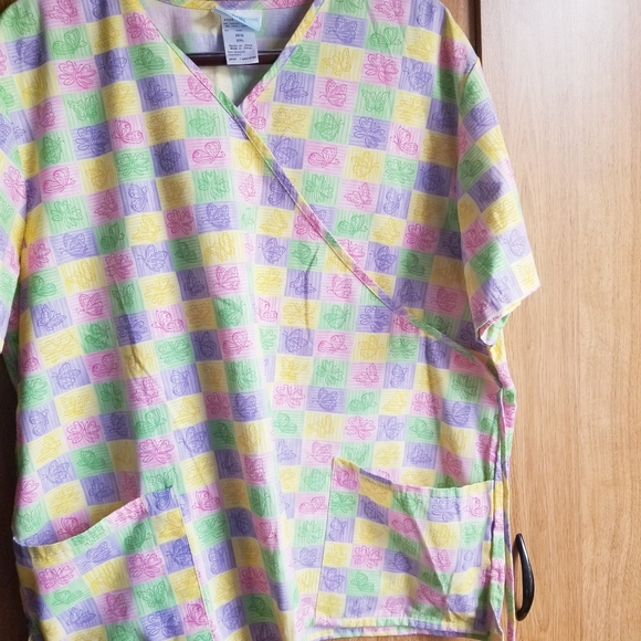 Scrub Tops Butterfly and Geometric Shapes 2XL - Picture 10 of 12